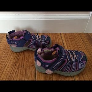 Cat & Jack toddler shoe / girl’s size 6